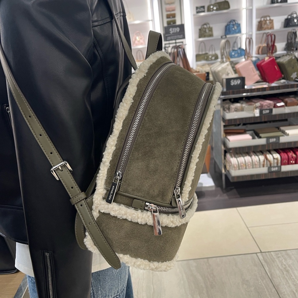 MICHAEL KORS Rhea Medium Suede and Faux Shearling Backpack
Olive
NWT - Picture 11 of 16